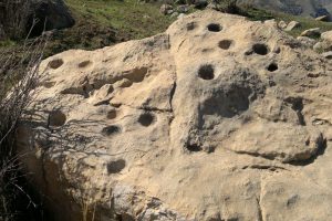 جوغان و کاسه – تعدادی جوغن بر روی سنگ نشانه چیست؟